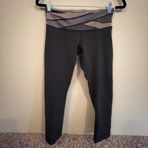 lululemon athletica Pants - Lululemon Wunder Under Crop